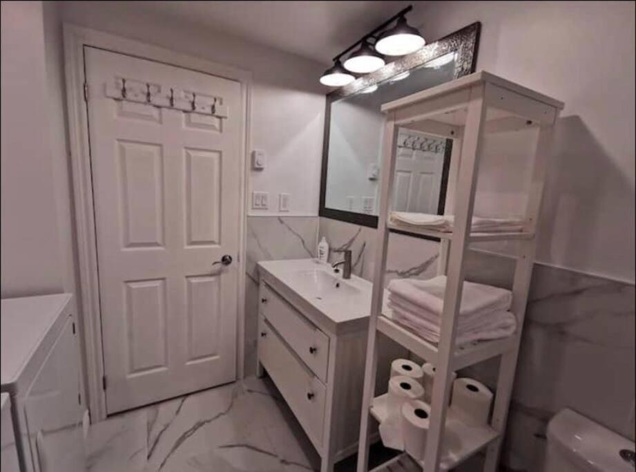Cozy 2bdr Mtl Downtown- 4410